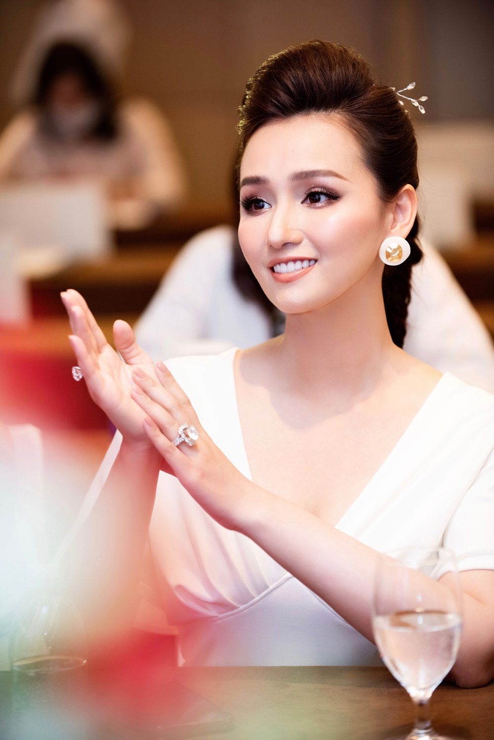 Nữ diễn vi&ecirc;n gi&agrave;u bậc nhất miền Bắc: 40 tuổi cực xinh đẹp, sở hữu chuỗi si&ecirc;u thị, th&iacute;ch chơi kim cương- Ảnh 4.