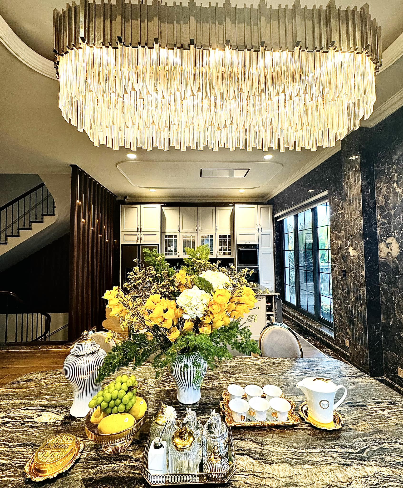 Nữ diễn vi&ecirc;n gi&agrave;u bậc nhất miền Bắc: 40 tuổi cực xinh đẹp, sở hữu chuỗi si&ecirc;u thị, th&iacute;ch chơi kim cương- Ảnh 7.