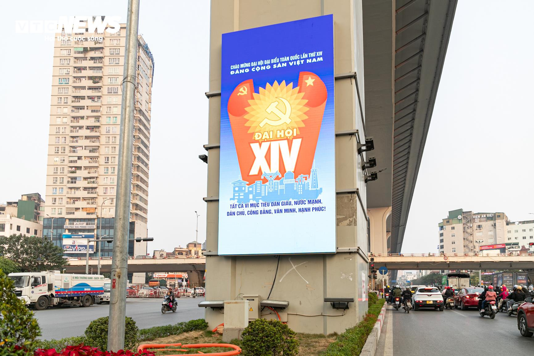 Cận cảnh hơn 200 m&agrave;n h&igrave;nh LED được lắp đặt dưới gầm cầu cạn V&agrave;nh đai 2 H&agrave; Nội- Ảnh 7.