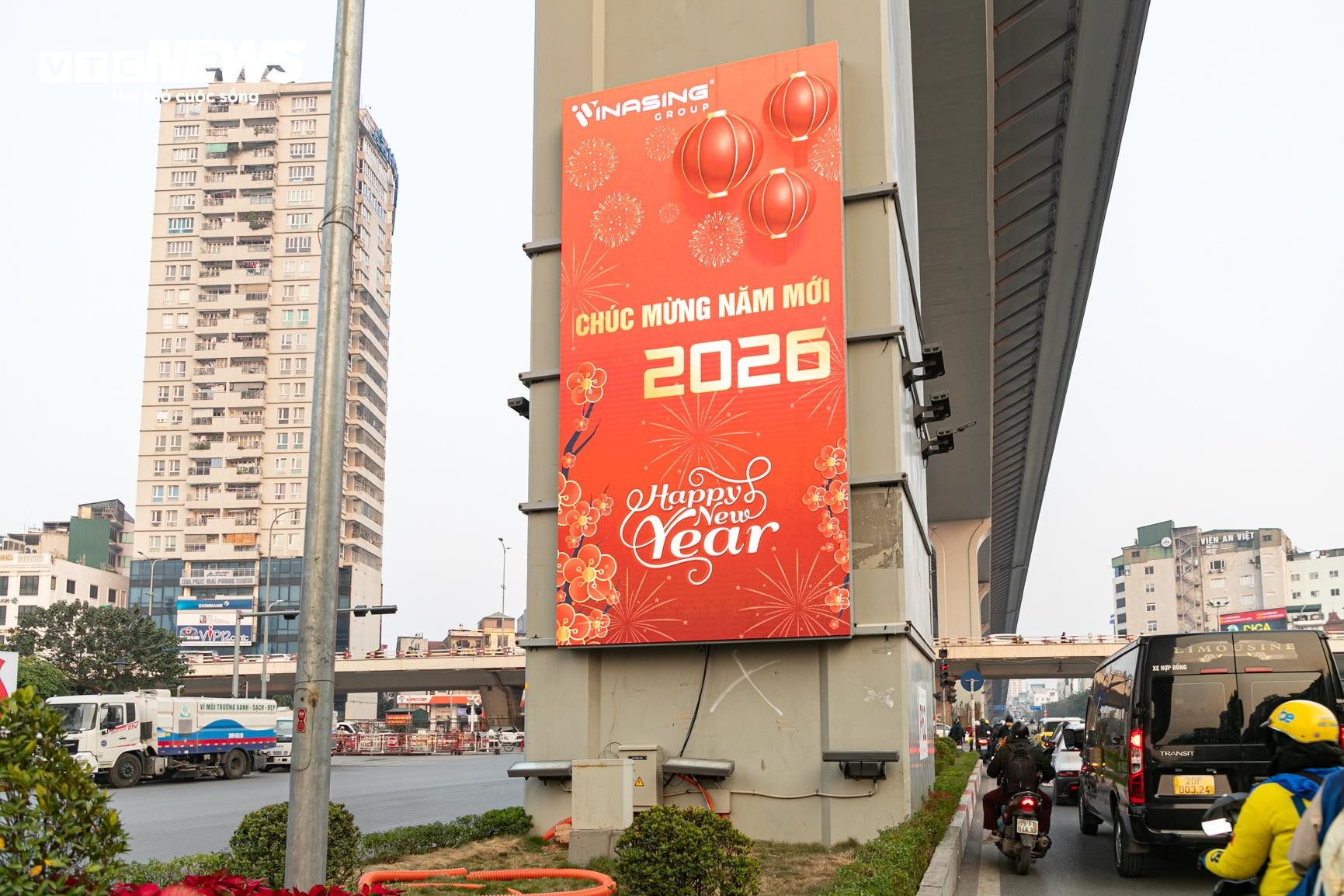 Cận cảnh hơn 200 m&agrave;n h&igrave;nh LED được lắp đặt dưới gầm cầu cạn V&agrave;nh đai 2 H&agrave; Nội- Ảnh 9.