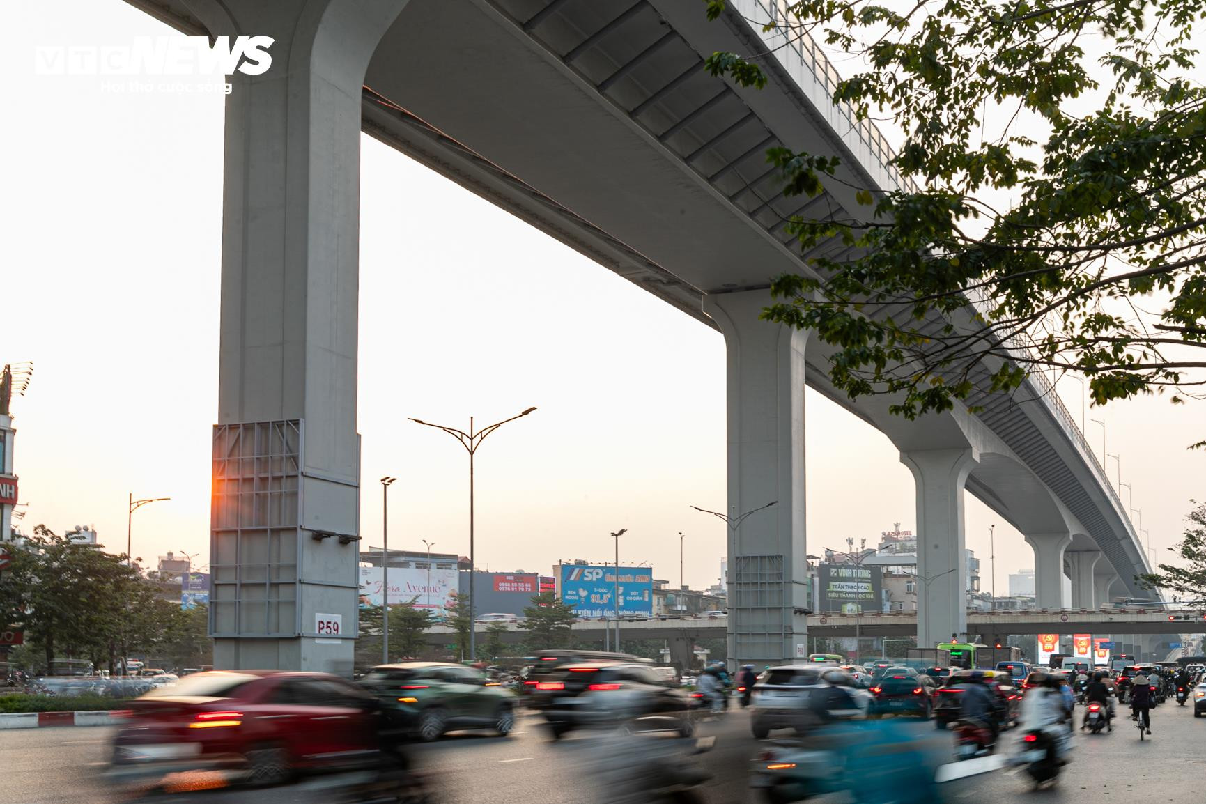 Cận cảnh hơn 200 m&agrave;n h&igrave;nh LED được lắp đặt dưới gầm cầu cạn V&agrave;nh đai 2 H&agrave; Nội- Ảnh 11.