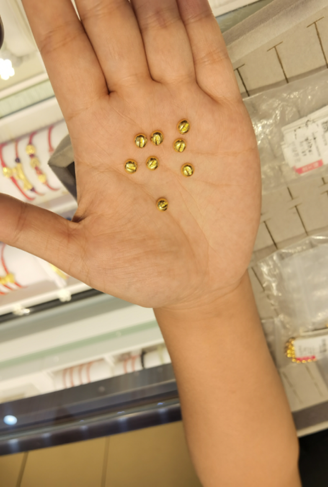 Giờ ai c&ograve;n khoe đồ hiệu nữa, khoe v&agrave;ng mới chất- Ảnh 4.