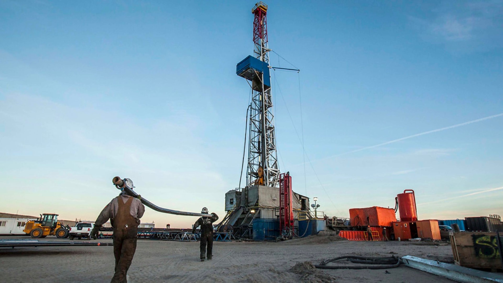 Khoan s&acirc;u xuống l&ograve;ng đất, ph&aacute;t hiện mỏ dầu kh&iacute; trữ lượng hơn 1,6 tỷ th&ugrave;ng, 28 ngh&igrave;n tỷ feet khối kh&iacute; tự nhi&ecirc;n- Ảnh 1.