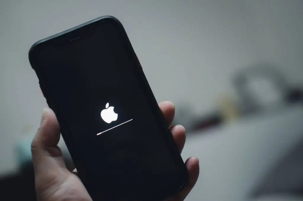 Người d&ugrave;ng iPhone cần khởi động lại ngay lập tức!- Ảnh 1.