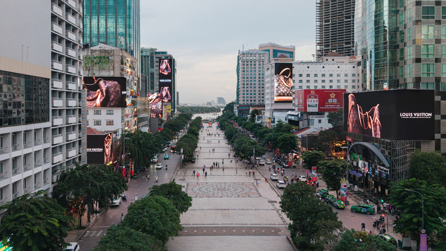 Louis Vuitton mang di sản Monogram &ldquo;phủ s&oacute;ng&rdquo; trung t&acirc;m TP.HCM- Ảnh 1.