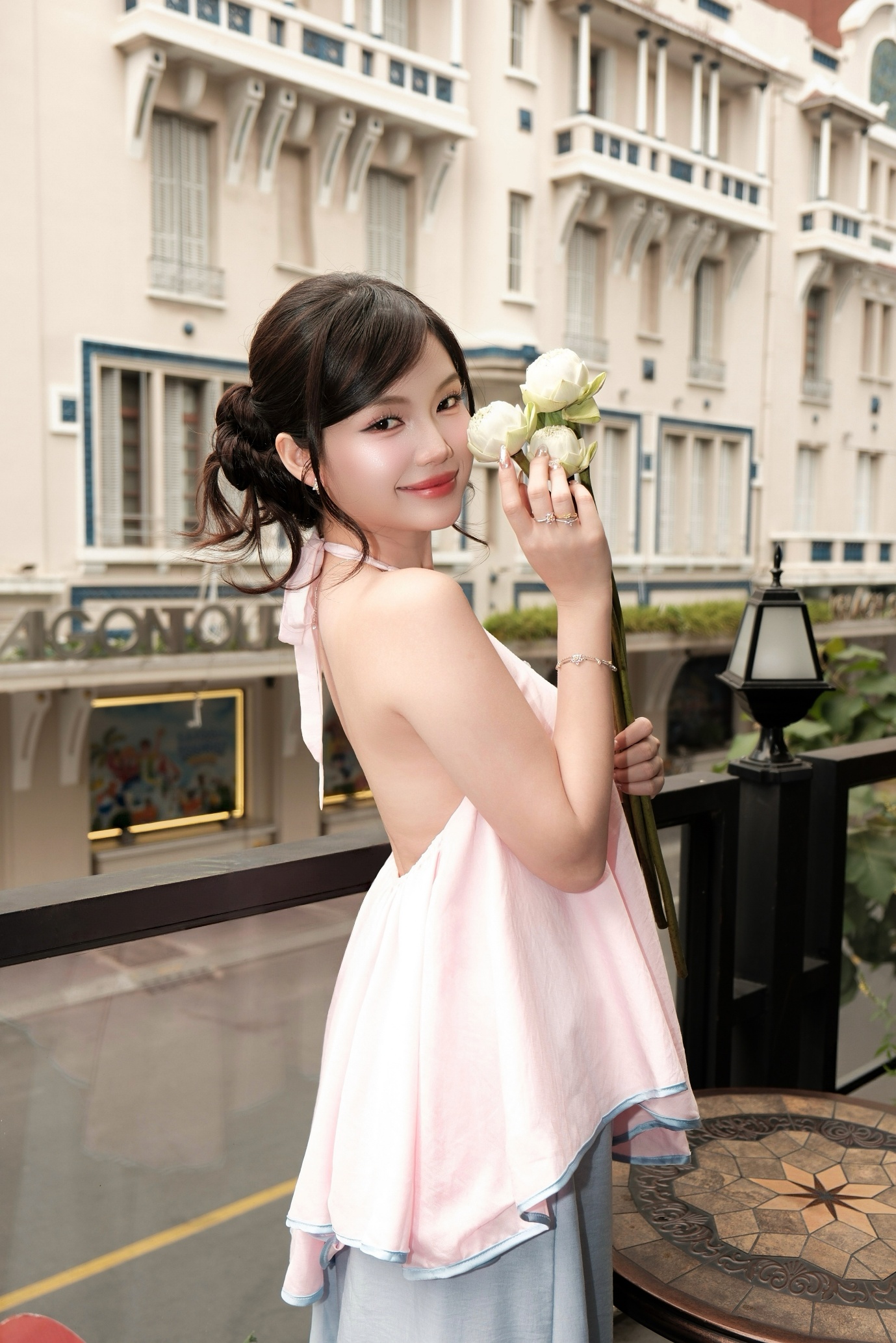 Gen MZ l&ecirc;n &ldquo;style&rdquo; đ&oacute;n Tết: Thời thượng với bộ sưu tập cảm hứng từ Monet Garden- Ảnh 3.