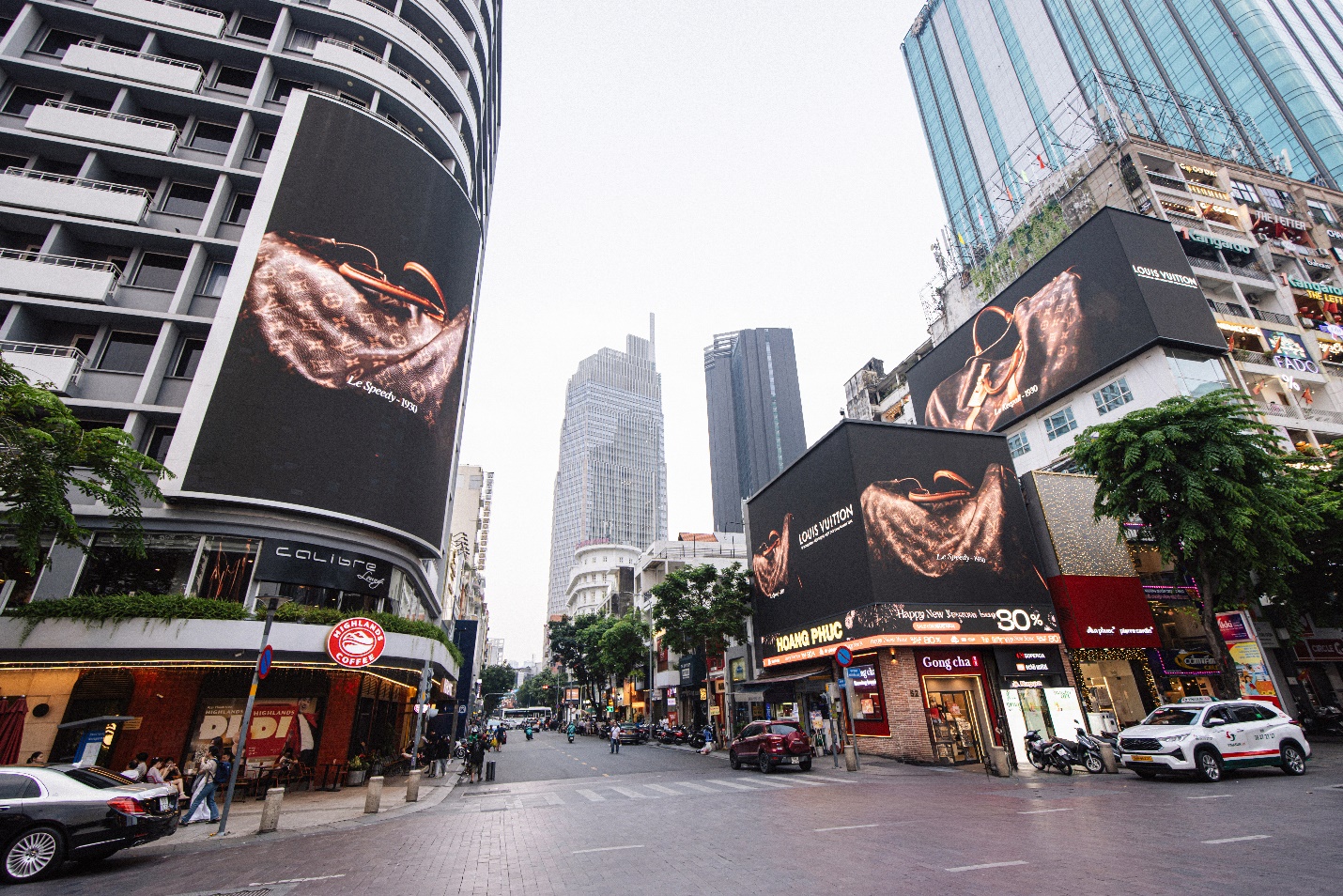 Louis Vuitton mang di sản Monogram &ldquo;phủ s&oacute;ng&rdquo; trung t&acirc;m TP.HCM- Ảnh 4.