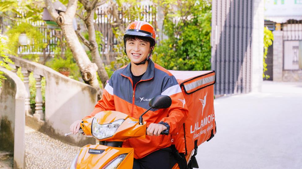 Lalamove thổi l&agrave;n gi&oacute; mới v&agrave;o phim ngắn Việt Nam, tho&aacute;t khỏi m&ocirc;-t&iacute;p tổng t&agrave;i cũ kỹ- Ảnh 4.