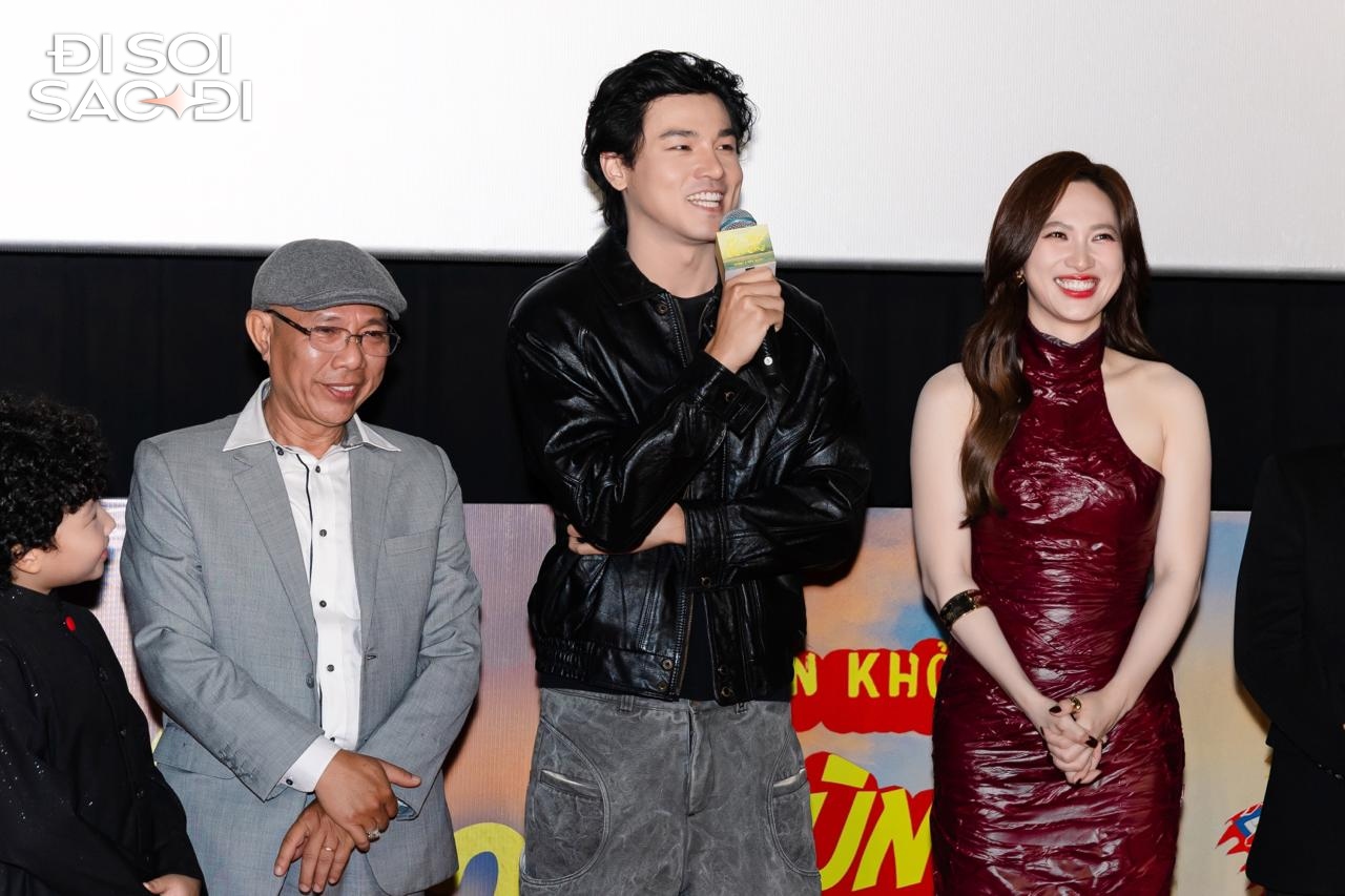 Bắt gặp Phương Anh Đ&agrave;o kho&aacute;c tay trai lạ cực t&igrave;nh tứ, ho&aacute; ra l&agrave; crush quốc d&acirc;n điển trai ăn đứt Tuấn Trần- Ảnh 9.