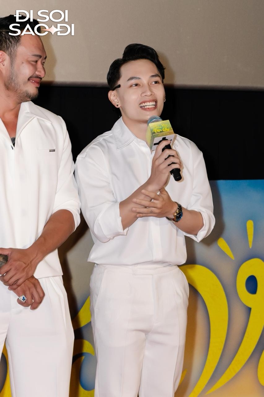 Bắt gặp Phương Anh Đ&agrave;o kho&aacute;c tay trai lạ cực t&igrave;nh tứ, ho&aacute; ra l&agrave; crush quốc d&acirc;n điển trai ăn đứt Tuấn Trần- Ảnh 14.