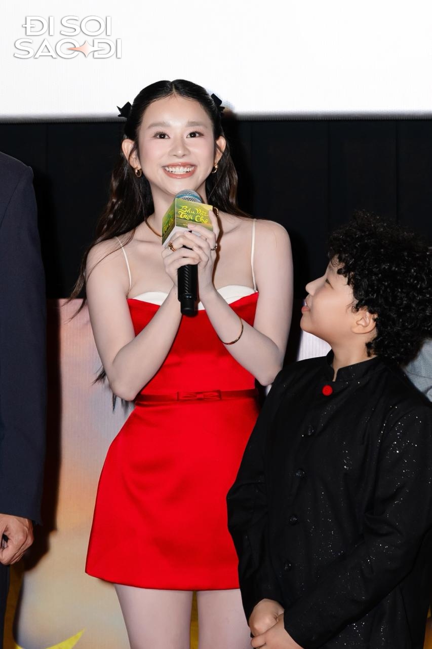 Bắt gặp Phương Anh Đ&agrave;o kho&aacute;c tay trai lạ cực t&igrave;nh tứ, ho&aacute; ra l&agrave; crush quốc d&acirc;n điển trai ăn đứt Tuấn Trần- Ảnh 11.