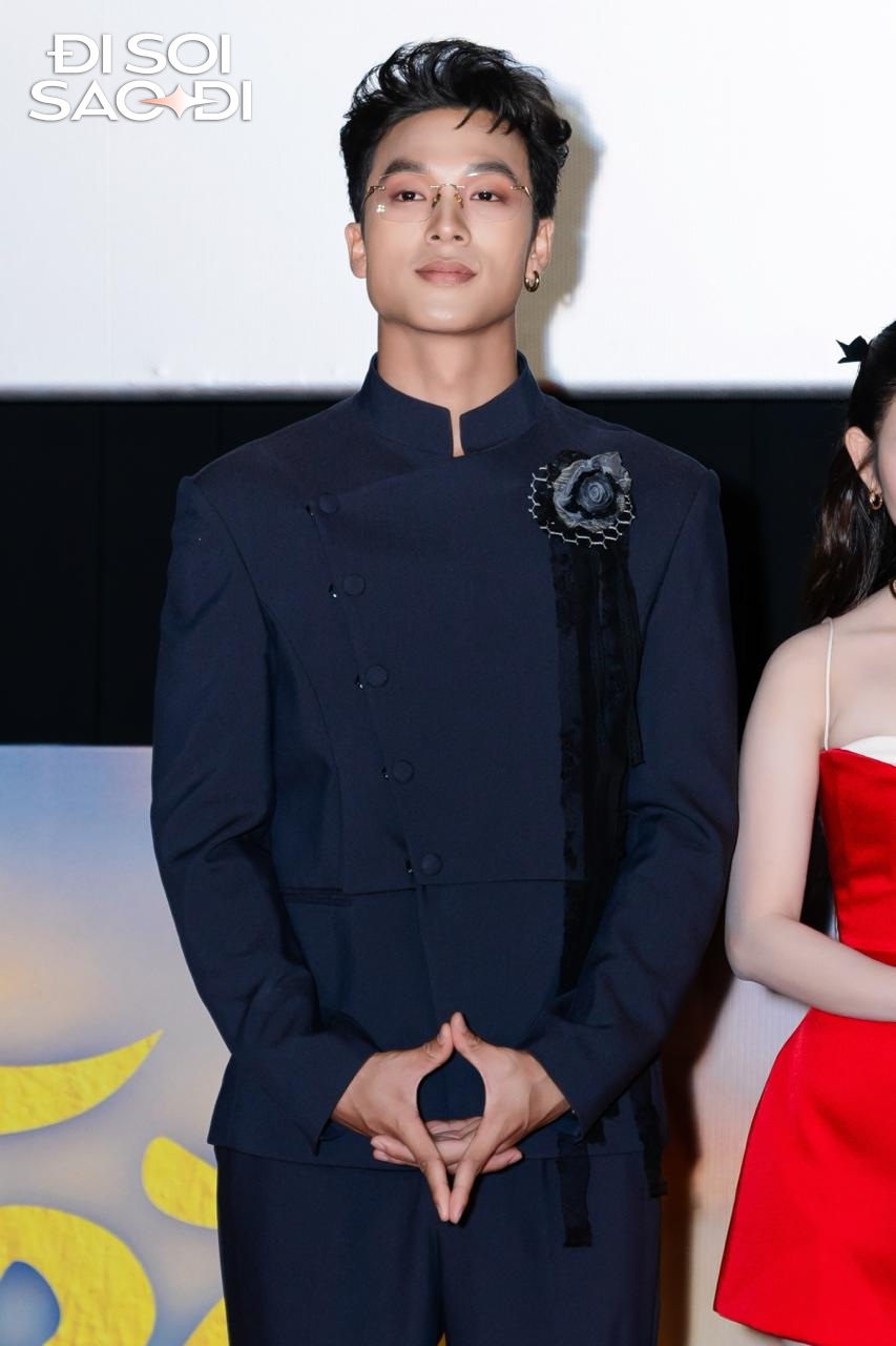 Bắt gặp Phương Anh Đ&agrave;o kho&aacute;c tay trai lạ cực t&igrave;nh tứ, ho&aacute; ra l&agrave; crush quốc d&acirc;n điển trai ăn đứt Tuấn Trần- Ảnh 10.