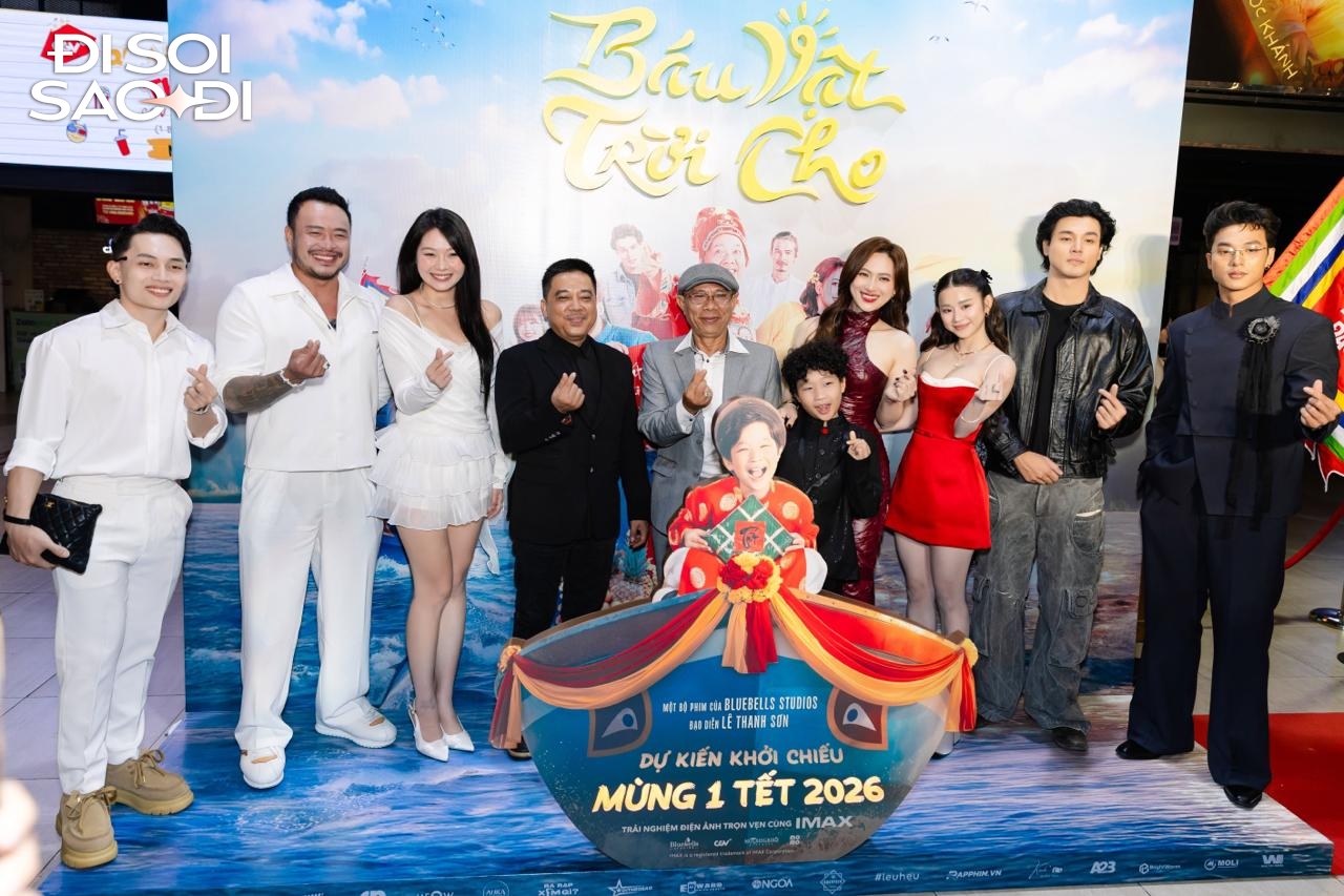 Bắt gặp Phương Anh Đ&agrave;o kho&aacute;c tay trai lạ cực t&igrave;nh tứ, ho&aacute; ra l&agrave; crush quốc d&acirc;n điển trai ăn đứt Tuấn Trần- Ảnh 1.