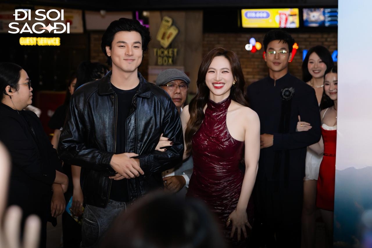 Bắt gặp Phương Anh Đ&agrave;o kho&aacute;c tay trai lạ cực t&igrave;nh tứ, ho&aacute; ra l&agrave; crush quốc d&acirc;n điển trai ăn đứt Tuấn Trần- Ảnh 4.