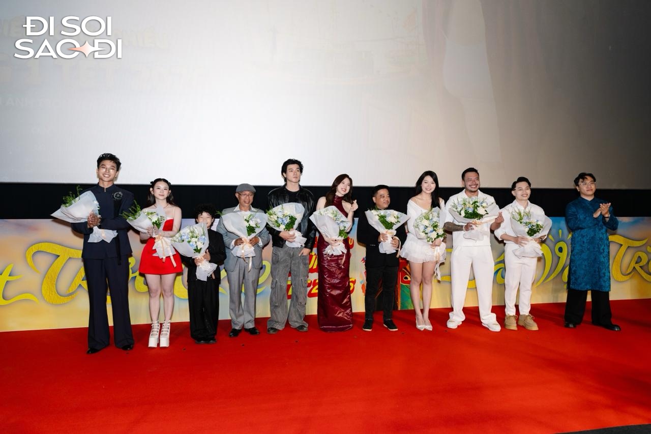 Bắt gặp Phương Anh Đ&agrave;o kho&aacute;c tay trai lạ cực t&igrave;nh tứ, ho&aacute; ra l&agrave; crush quốc d&acirc;n điển trai ăn đứt Tuấn Trần- Ảnh 2.