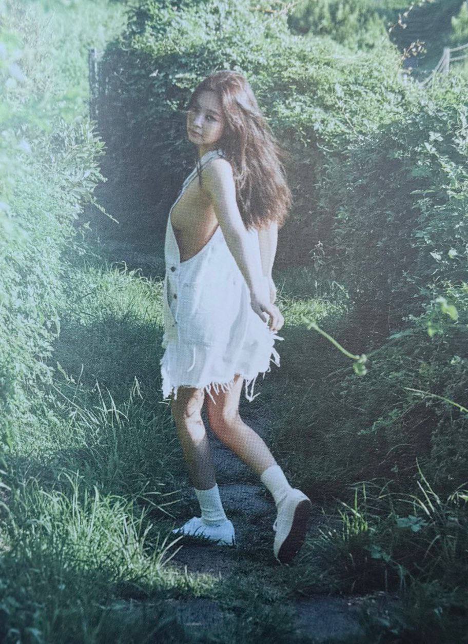 Sang tuổi 30, Jennie tung loạt ảnh khiến cả MXH phải ồn- Ảnh 9.