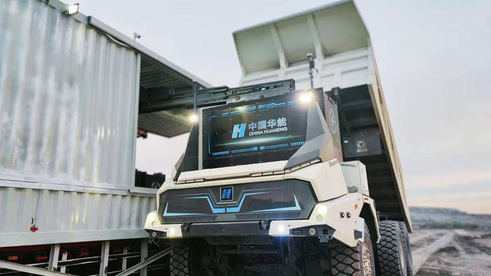 Ph&aacute;t hiện 100 xe tải Trung Quốc kh&ocirc;ng người l&aacute;i, hoạt động li&ecirc;n tục 24/7, b&iacute; mật khai th&aacute;c kho b&aacute;u lộ thi&ecirc;n lớn chưa từng c&oacute;- Ảnh 2.