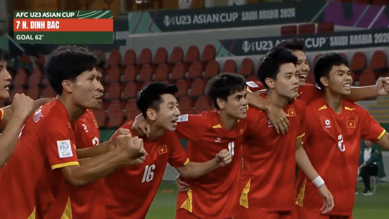 B&ugrave;ng nổ cảm x&uacute;c: Đ&igrave;nh Bắc t&aacute;i hiện c&uacute; đ&aacute;nh đầu ngược tuyệt phẩm của C&ocirc;ng Vinh, gi&uacute;p U23 Việt Nam dẫn trước U23 UAE- Ảnh 5.
