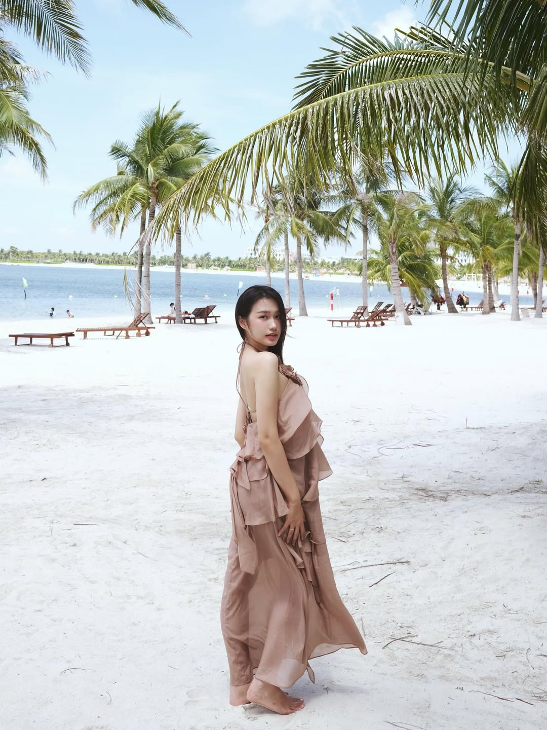 Tiểu thư H&agrave; th&agrave;nh kh&ocirc;ng ph&ocirc; trương đồ hiệu, chỉ m&ecirc; local brand: Đố ai t&igrave;m được 1 lần mặc xấu- Ảnh 7.