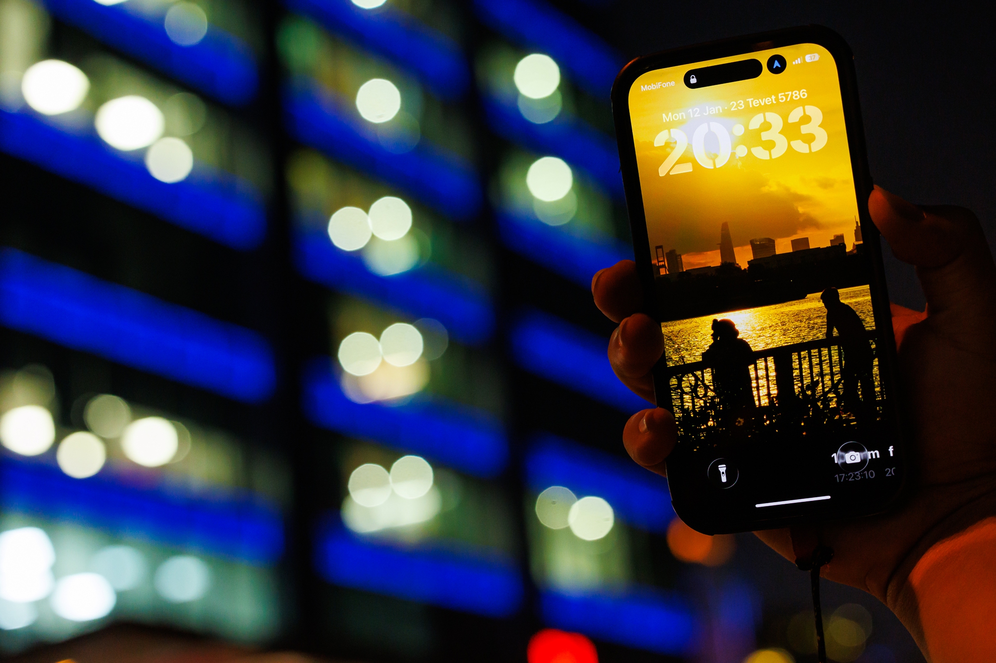 VIDEO: Sau 20h30 c&aacute;c t&ograve;a nh&agrave; văn ph&ograve;ng Viettel, VPbank, JP Morgan vẫn s&aacute;ng đ&egrave;n, nh&acirc;n vi&ecirc;n TP.HCM tăng ca đến 2-3 giờ s&aacute;ng- Ảnh 1.