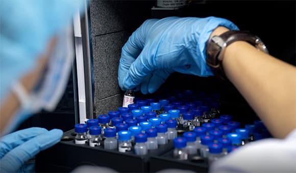 B&aacute;c sĩ Trương Hữu Khanh giải đ&aacute;p tin vaccine Pfizer v&agrave; Moder g&acirc;y ung thư- Ảnh 2.