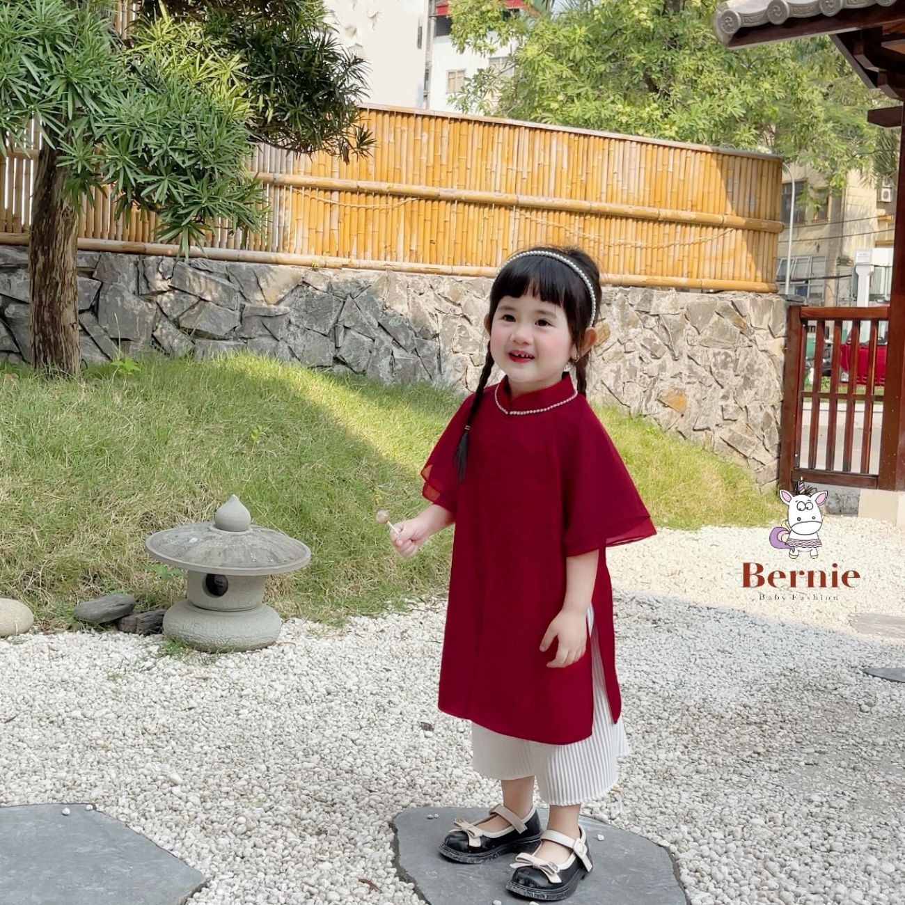 5 mẫu &aacute;o d&agrave;i Tết duy&ecirc;n d&aacute;ng, thi vị: Cứ diện l&ecirc;n người l&agrave; xinh kh&ocirc;ng c&oacute; nhưng!- Ảnh 5.