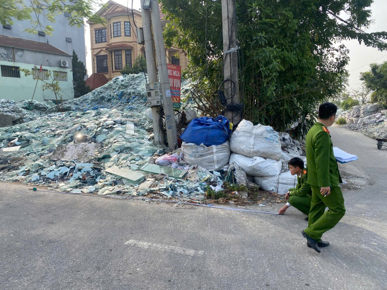 Ra lệnh bắt tạm giam chủ xưởng Nguyễn Văn Ho&agrave;i sinh năm 1970- Ảnh 1.