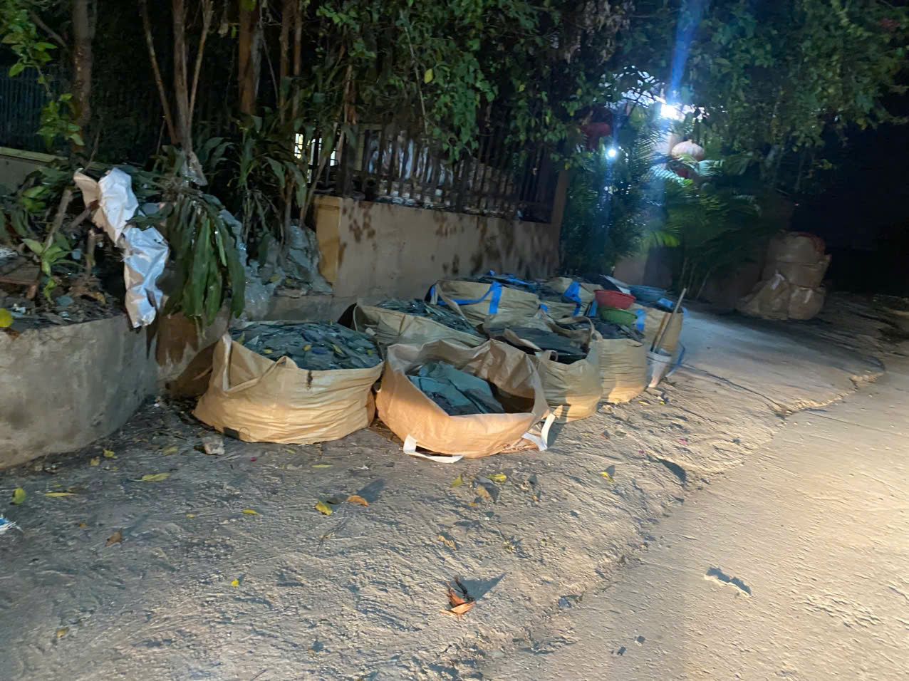 Ra lệnh bắt tạm giam chủ xưởng Nguyễn Văn Ho&agrave;i sinh năm 1970- Ảnh 3.