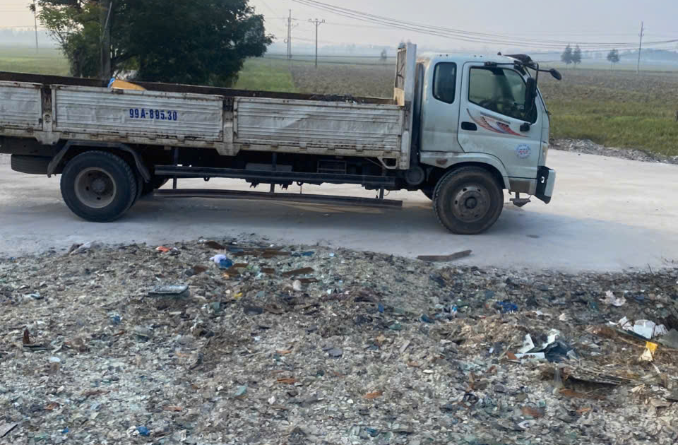 Ra lệnh bắt tạm giam chủ xưởng Nguyễn Văn Ho&agrave;i sinh năm 1970- Ảnh 2.