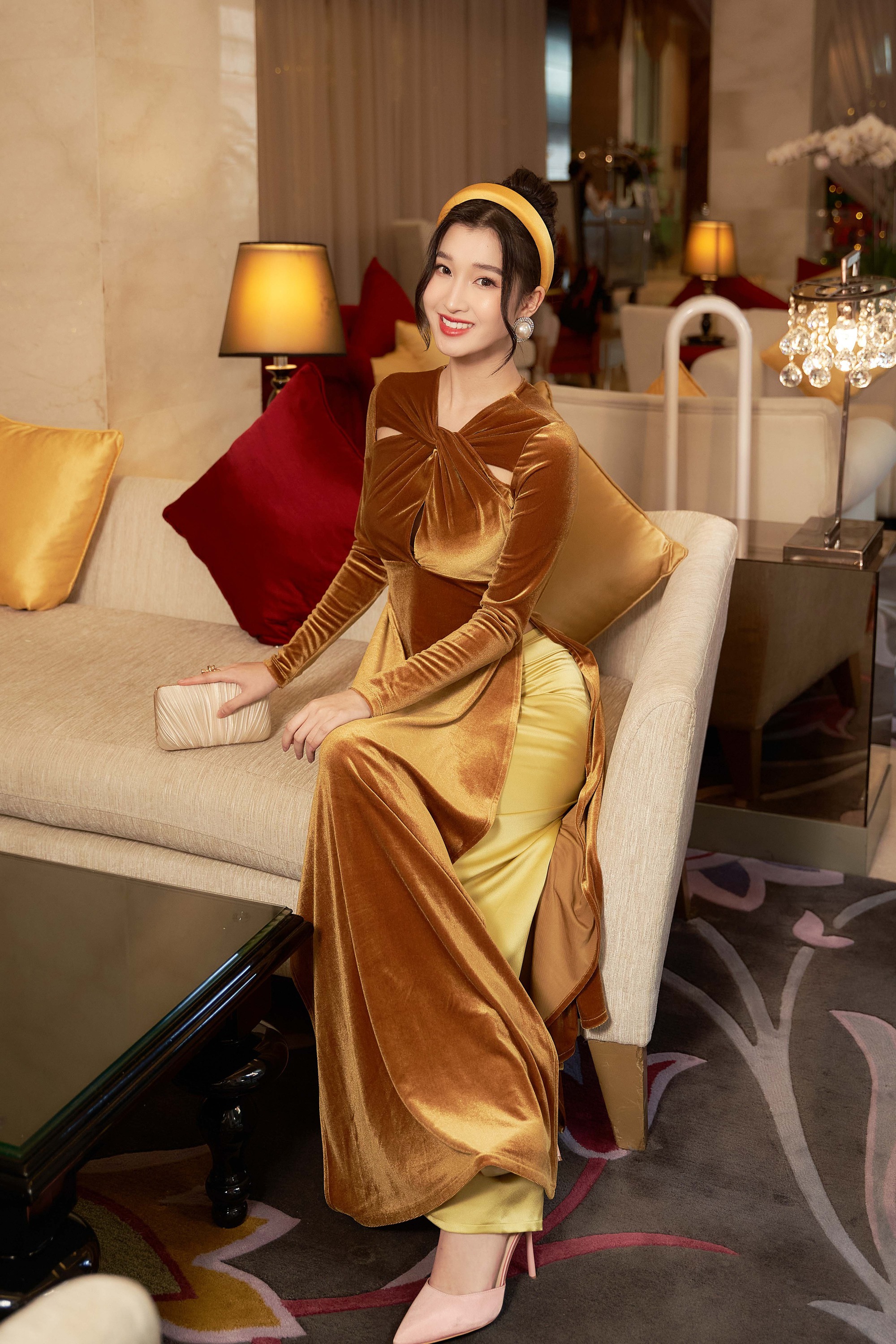 5 mẫu &aacute;o d&agrave;i Tết duy&ecirc;n d&aacute;ng, thi vị: Cứ diện l&ecirc;n người l&agrave; xinh kh&ocirc;ng c&oacute; nhưng!- Ảnh 1.