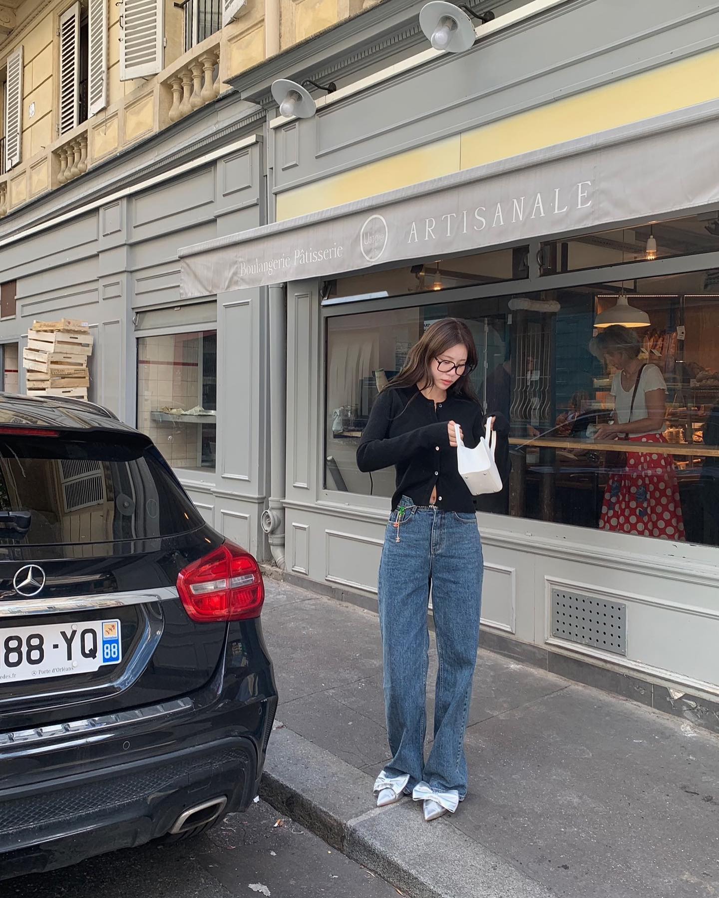 Mẫu áo thích hợp nhất để mặc khi trời không lạnh: Dễ phối đồ, sành điệu từ công sở ra phố- Ảnh 5.