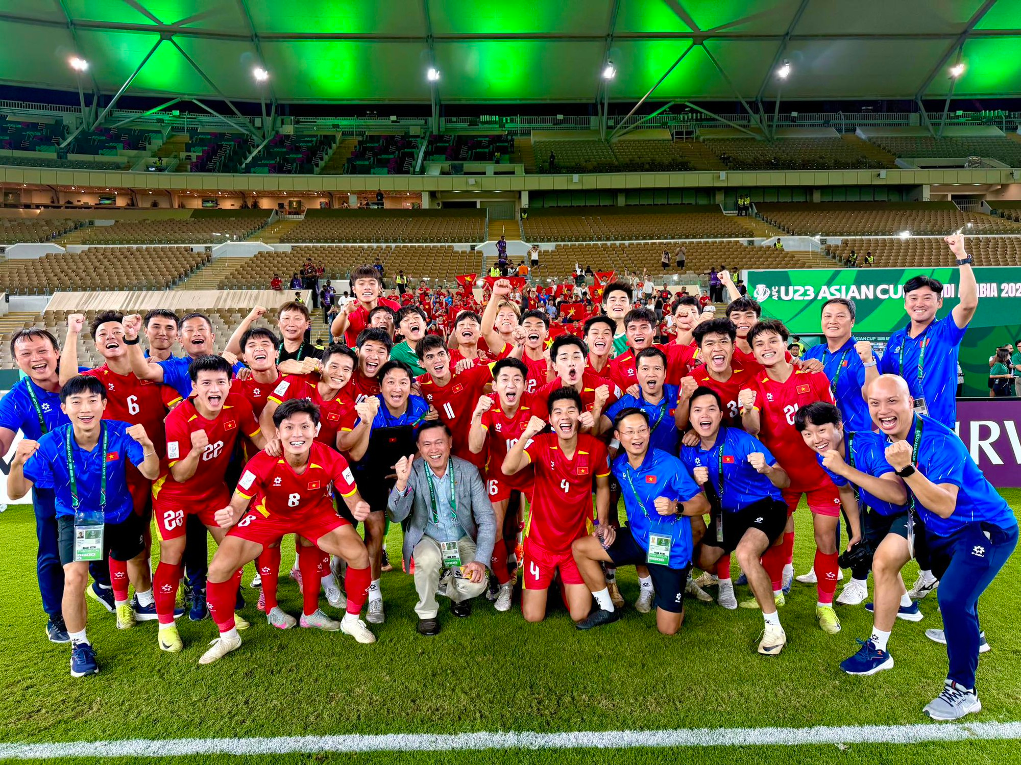 C&acirc;y h&agrave;i adidas: &ldquo;C&ugrave;ng phe