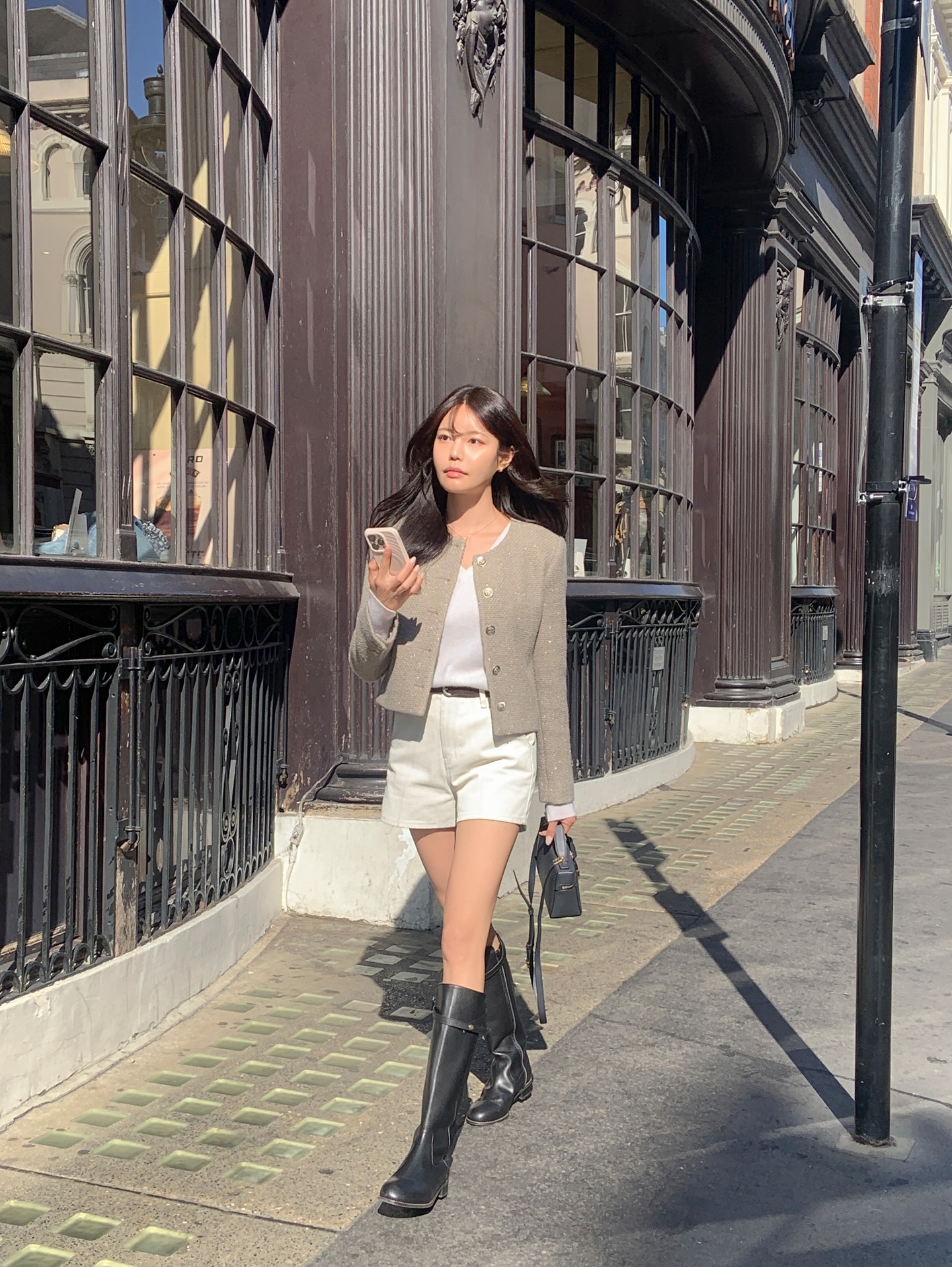 &Aacute;o kho&aacute;c diện Tết 2026: S&aacute;ng suốt nhất l&agrave; sắm 4 kiểu d&aacute;ng ngắn vừa trẻ vừa hack chiều cao- Ảnh 3.