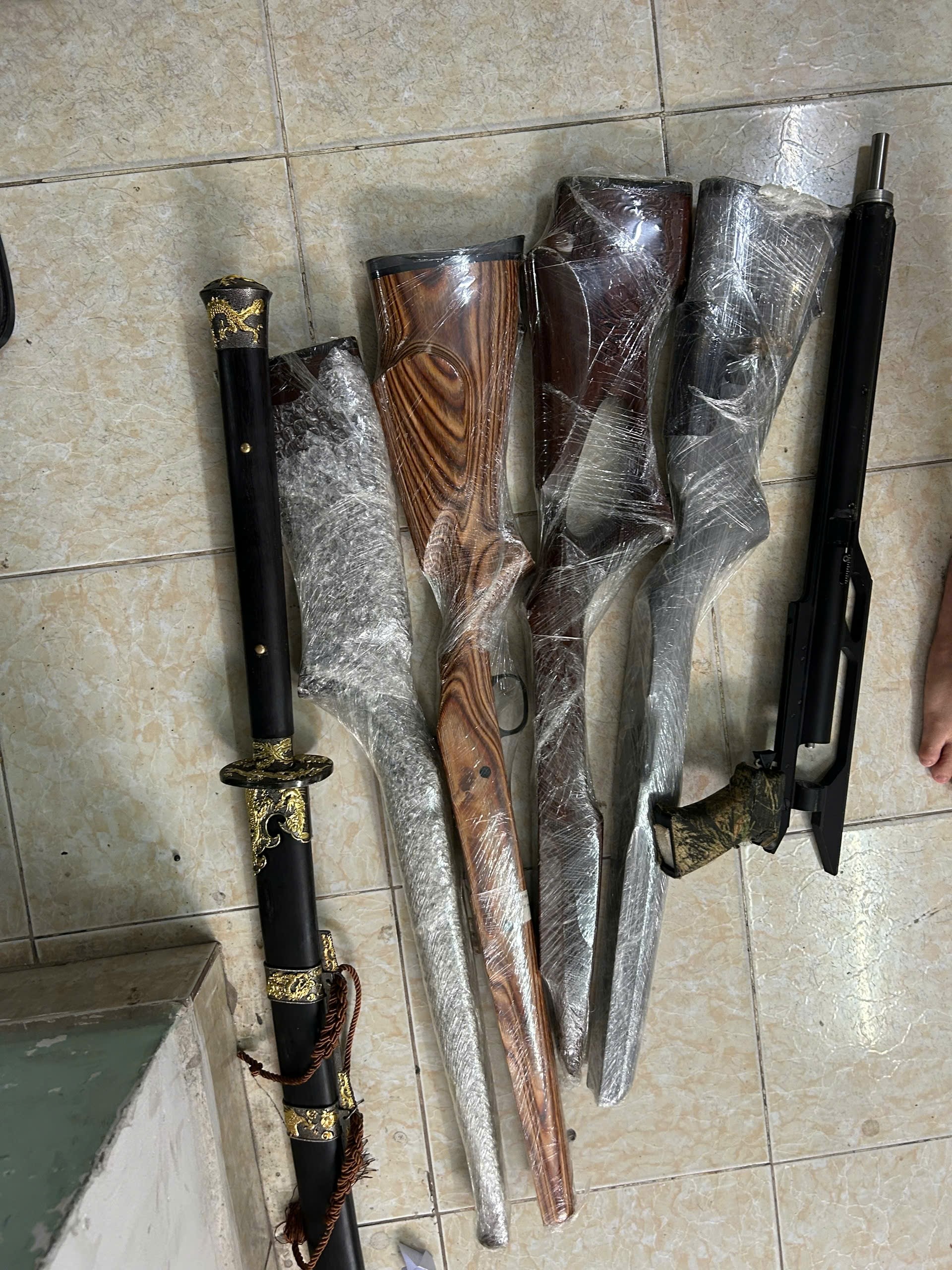 Kh&aacute;m x&eacute;t khẩn cấp 18 địa điểm của "&ocirc;ng tr&ugrave;m" Nguyễn Huỳnh Vũ- Ảnh 5.