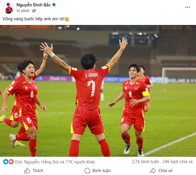 Facebook U23 Việt Nam nổ tung sau chiến thắng vỡ &ograve;a cảm x&uacute;c: Đ&igrave;nh Bắc, Trung Ki&ecirc;n hot cỡ n&agrave;y- Ảnh 1.