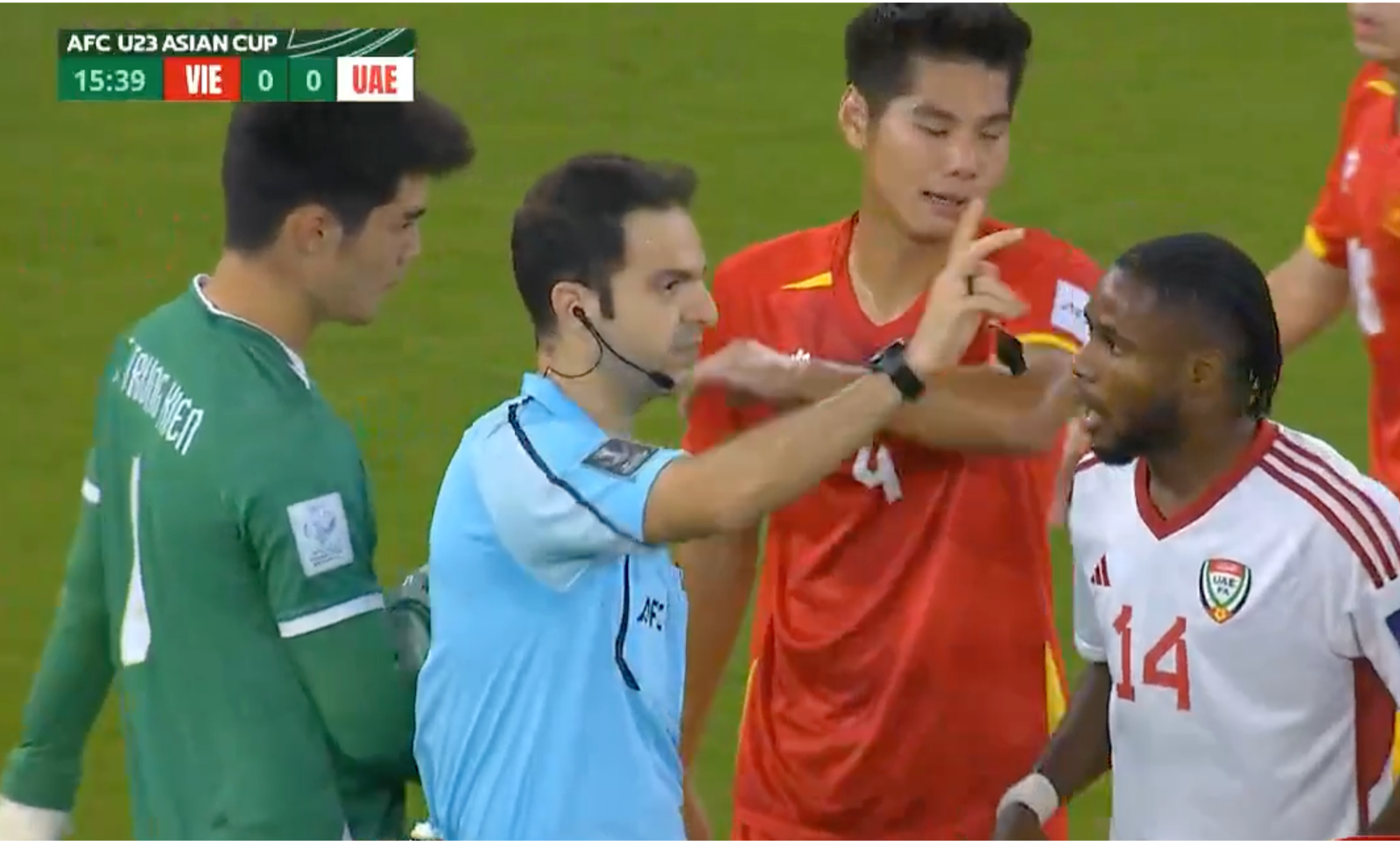 Trọng t&agrave;i trận tứ kết căng n&atilde;o của U23 Việt Nam - U23 UAE &aacute;p lực cỡ n&agrave;o, cứ nh&igrave;n ảnh n&agrave;y l&agrave; r&otilde;!- Ảnh 5.