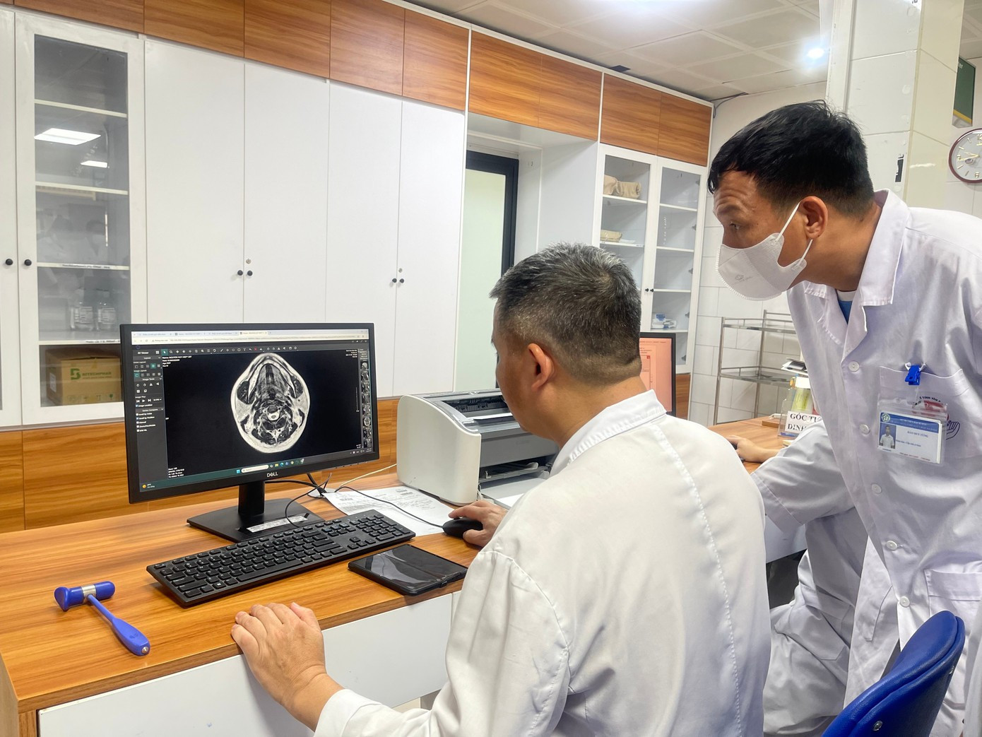 Tuổi 20 đứt g&atilde;y&hellip;- Ảnh 1.