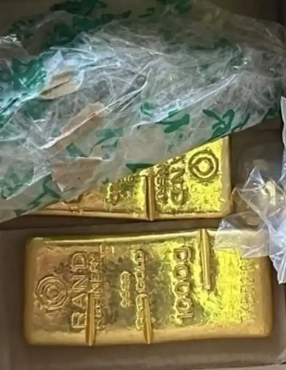 Shipper giao tới 2kg v&agrave;ng r&ograve;ng, trị gi&aacute; hơn 4 tỷ đồng, người phụ nữ lập tức b&aacute;o cảnh s&aacute;t v&agrave;o cuộc: "T&ocirc;i rất lo sợ"- Ảnh 1.