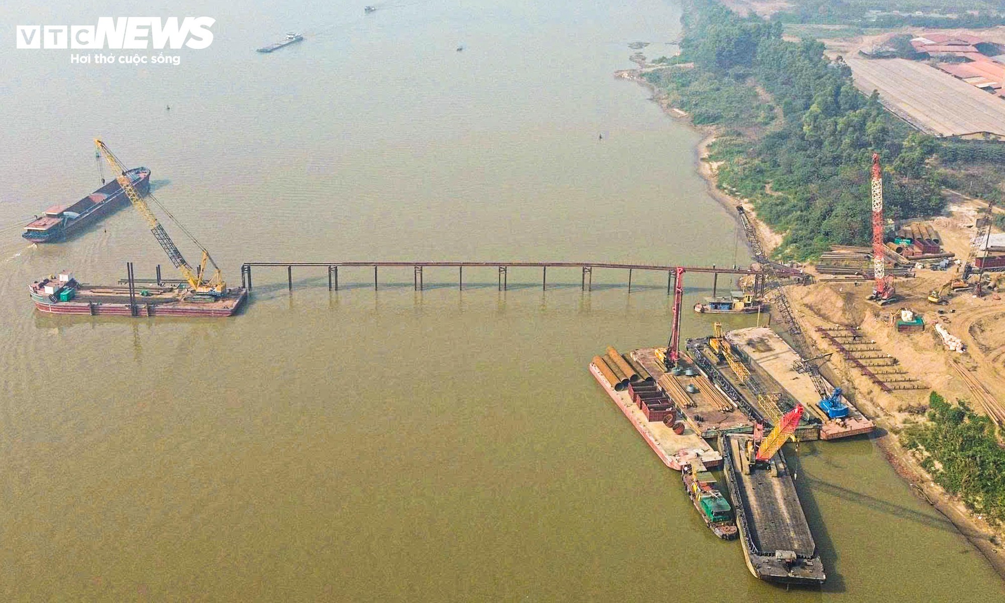 Cận cảnh c&ocirc;ng trường thi c&ocirc;ng cầu hơn 3.400 tỷ đồng nối H&agrave; Nội - Ph&uacute; Thọ- Ảnh 4.