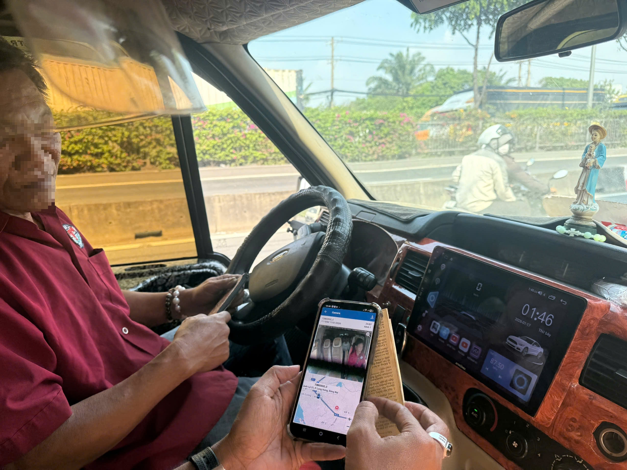 CSGT trích xuất camera buồng lái để xử phạt, tài xế hết đường chối cãi- Ảnh 1.