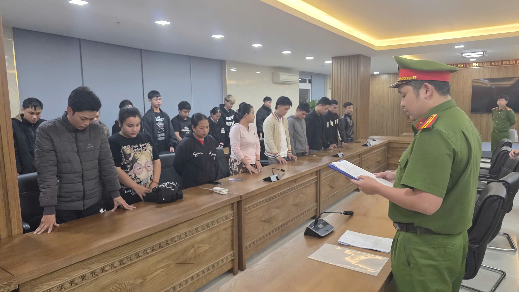 Ph&aacute; chuy&ecirc;n &aacute;n đặc biệt lớn, bắt Huỳnh Thị V&acirc;n v&agrave; 34 người, d&ograve;ng tiền giao dịch h&agrave;ng ngh&igrave;n tỷ đồng- Ảnh 1.