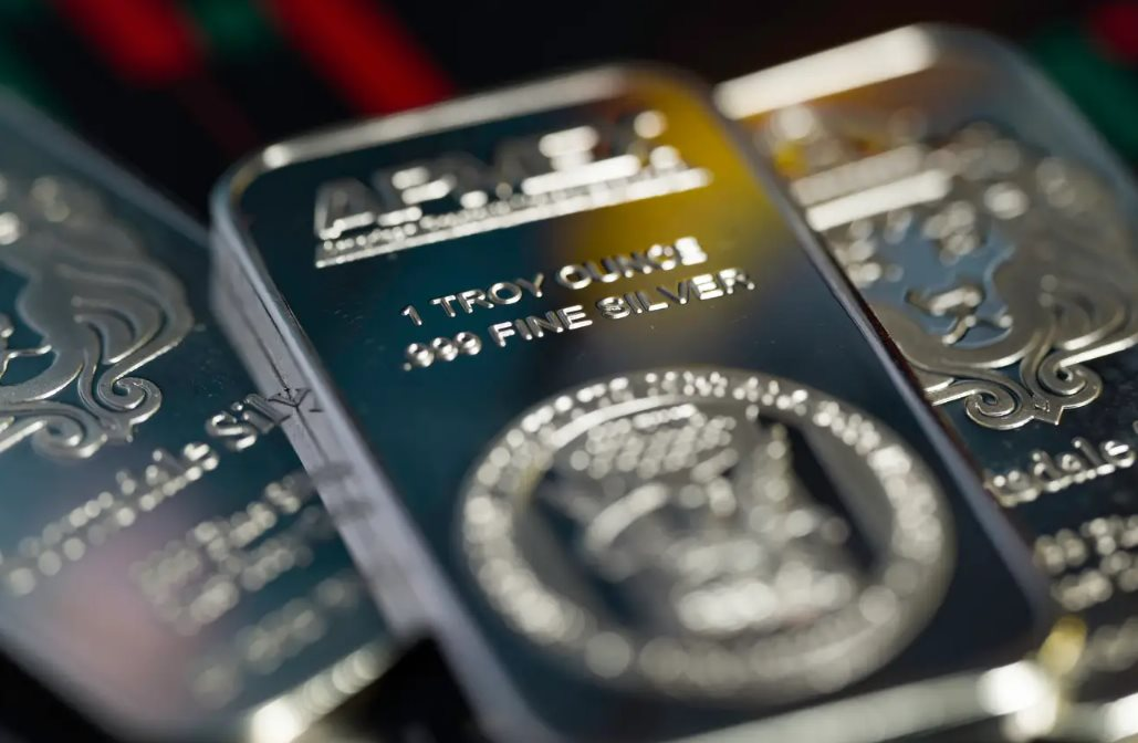 Giá bạc sẽ đi về đâu sau khi tăng vọt 170%? Chuyên gia dự báo ‘tảng đá’ ngáng đà tăng trong tương lai- Ảnh 1.