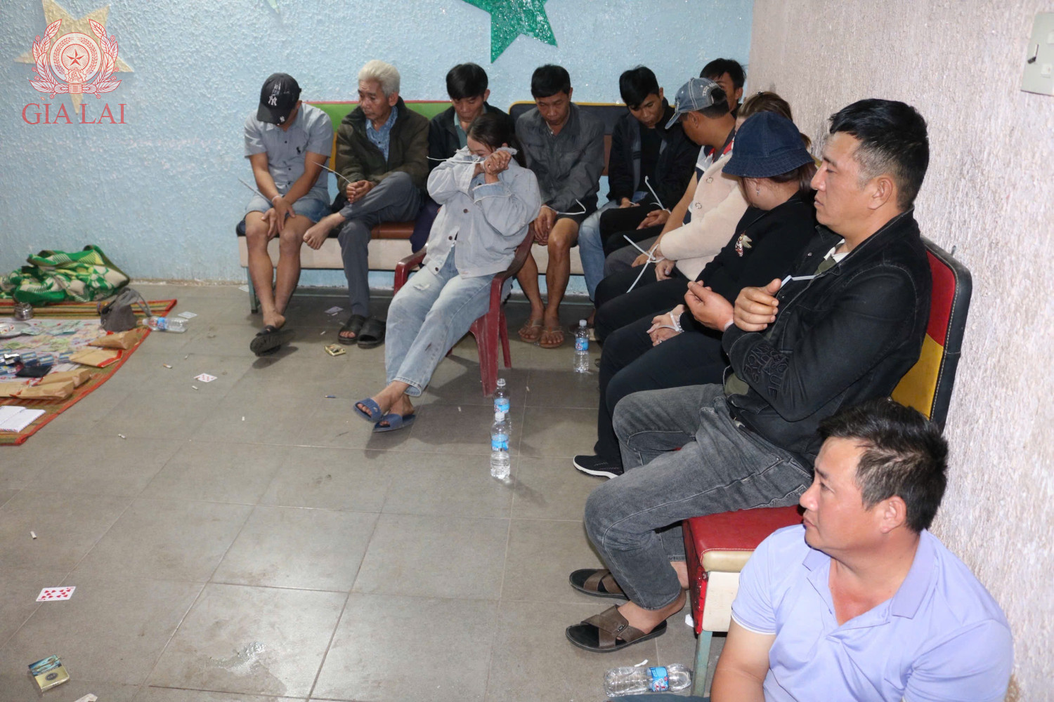 Ập v&agrave;o nh&agrave; trọ Quốc Việt, bắt b&agrave; chủ Nguyễn Thị Ph&uacute; v&agrave; 15 người kh&aacute;c- Ảnh 2.