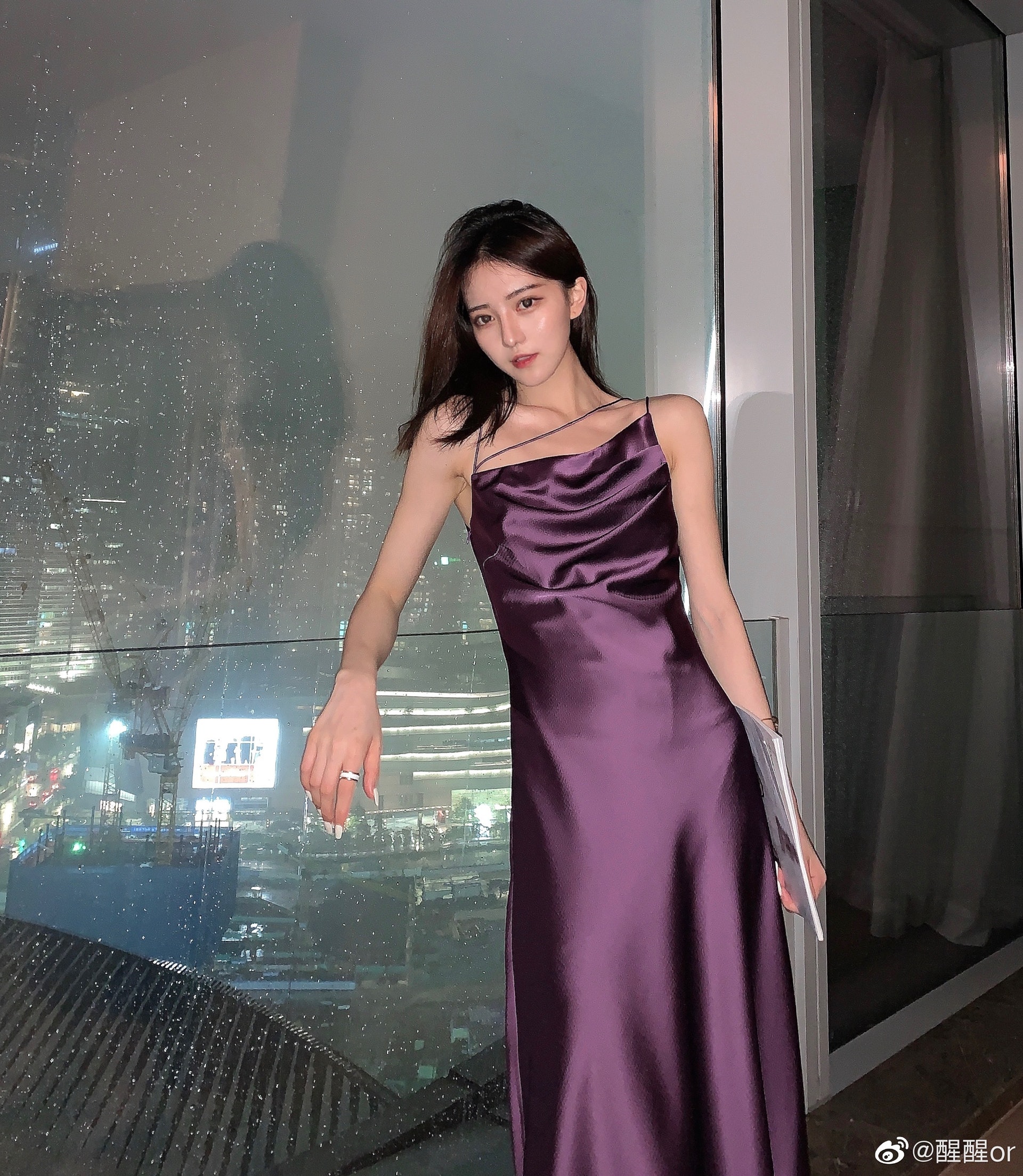 CEO P. tung PowerPoint dài 65 trang "bóc phốt" bạn gái bắt cá hai tay, lén đính hôn với con trai tỷ phú- Ảnh 7.