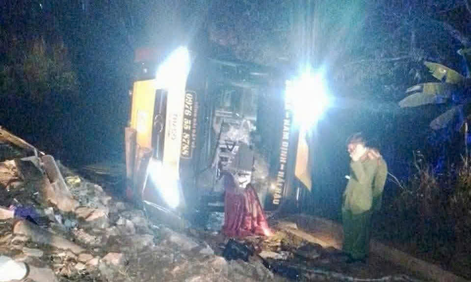 Toàn cảnh hiện trường vụ xe khách gặp nạn tại Sơn La khiến 3 người thiệt mạng- Ảnh 1.