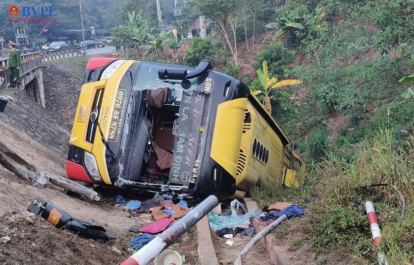 Toàn cảnh hiện trường vụ xe khách gặp nạn tại Sơn La khiến 3 người thiệt mạng- Ảnh 7.