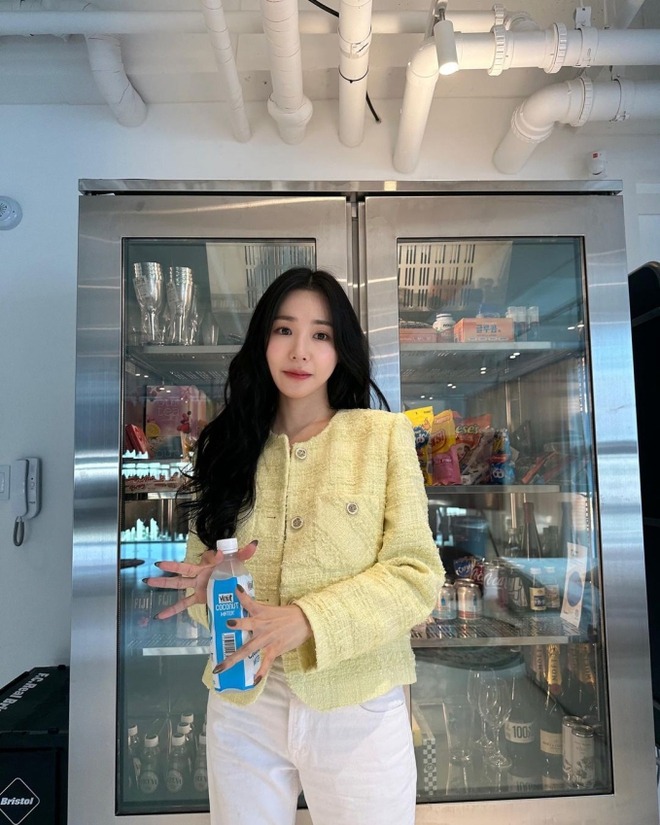 Mỹ nh&acirc;n 19 năm kh&ocirc;ng c&oacute; đối thủ v&igrave; nụ cười tuyệt phẩm nh&acirc;n gian: U40 vẫn l&agrave; s&aacute;ch mẫu thời trang cho g&aacute;i 18- Ảnh 7.