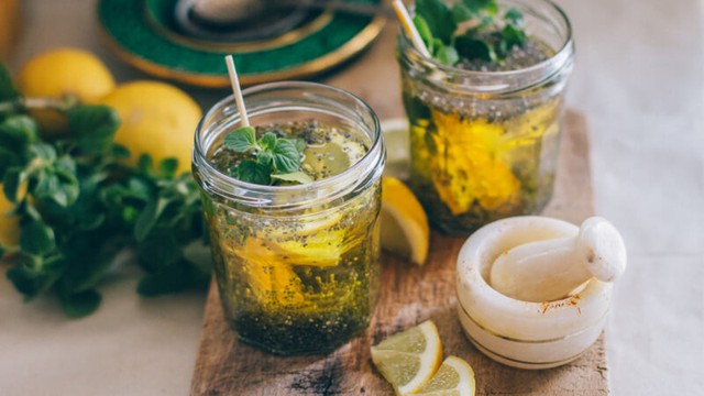 Từ giờ đến Tết, s&aacute;ng ngủ dậy chăm uống loại nước n&agrave;y sẽ gi&uacute;p giảm mỡ "thần tốc", da lại l&aacute;ng mịn như tuổi đ&ocirc;i mươi- Ảnh 2.