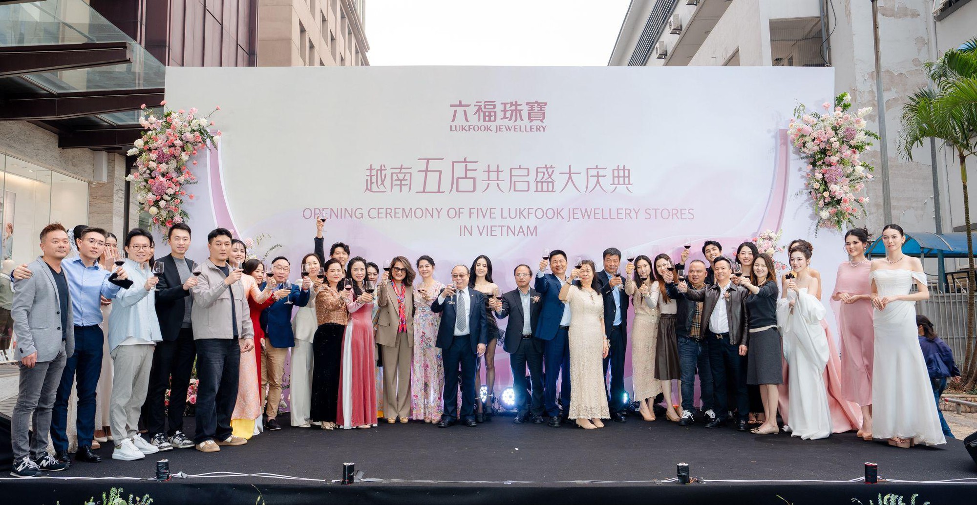 Lukfook Jewellery ch&iacute;nh thức đổ bộ Việt Nam, khai trương đồng loạt 5 cửa h&agrave;ng- Ảnh 1.