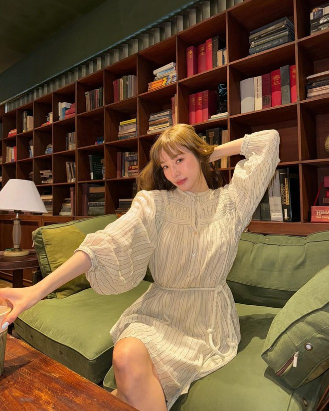 Mỹ nh&acirc;n 19 năm kh&ocirc;ng c&oacute; đối thủ v&igrave; nụ cười tuyệt phẩm nh&acirc;n gian: U40 vẫn l&agrave; s&aacute;ch mẫu thời trang cho g&aacute;i 18- Ảnh 16.